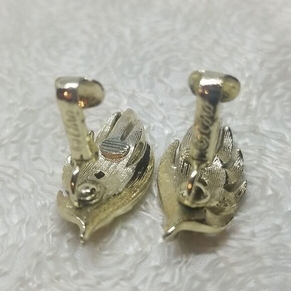 Coro Clip Earrings Rhinestone Center Gold Tone Leaf Clip Earrings Vintage - Picture 8 of 9